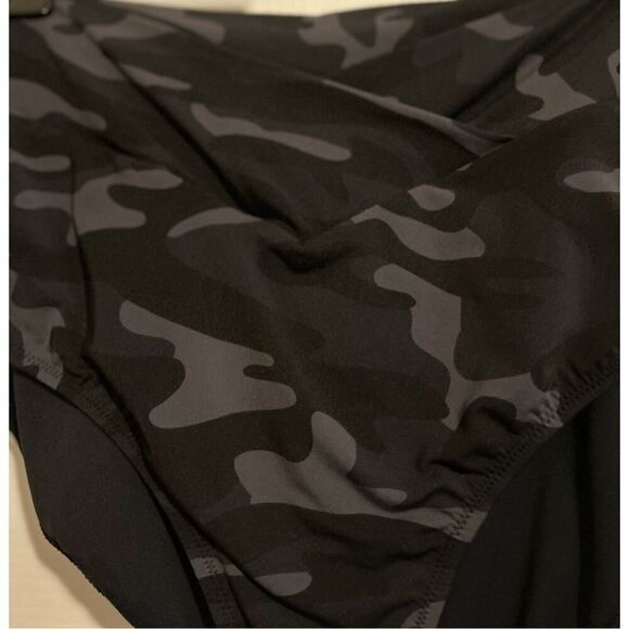 CRZ Yoga Camo Swim Bottoms Only Size XL - Picture 2 of 5